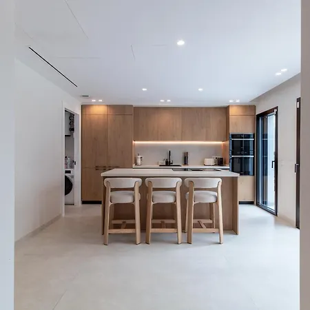 Macenas Near - Private Pool & Sea Views موخاكار